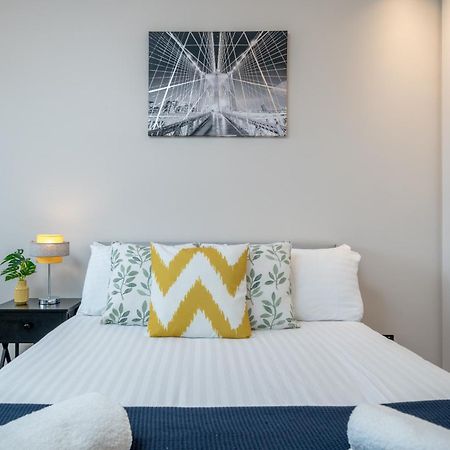 Skyvillion - Cozy Large 4 & 1 Bed Apartments In London Enfield, Mins To Tube Station, Free Wi-Fi 外观 照片