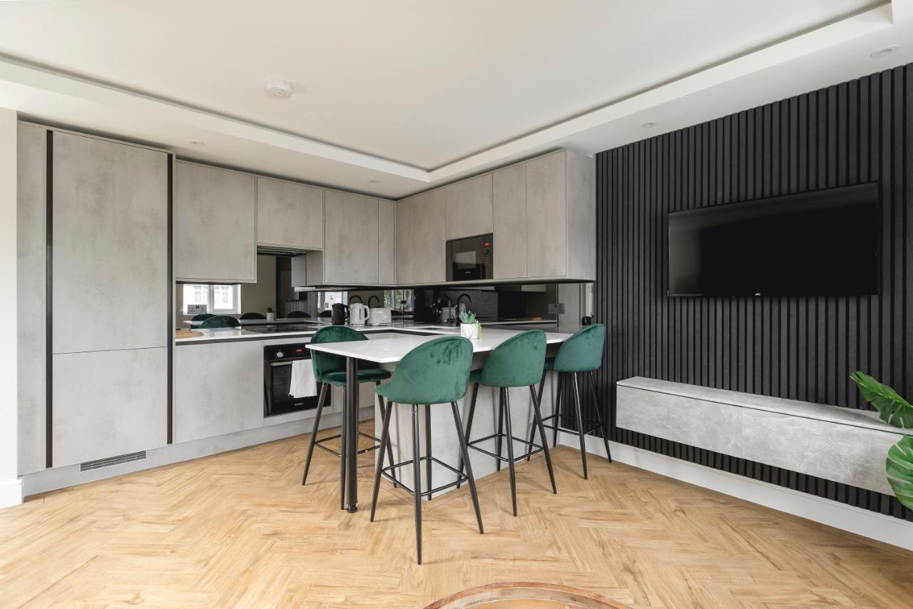 Skyvillion - Cozy Large 4 & 1 Bed Apartments In London Enfield, Mins To Tube Station, Free Wi-Fi 外观 照片