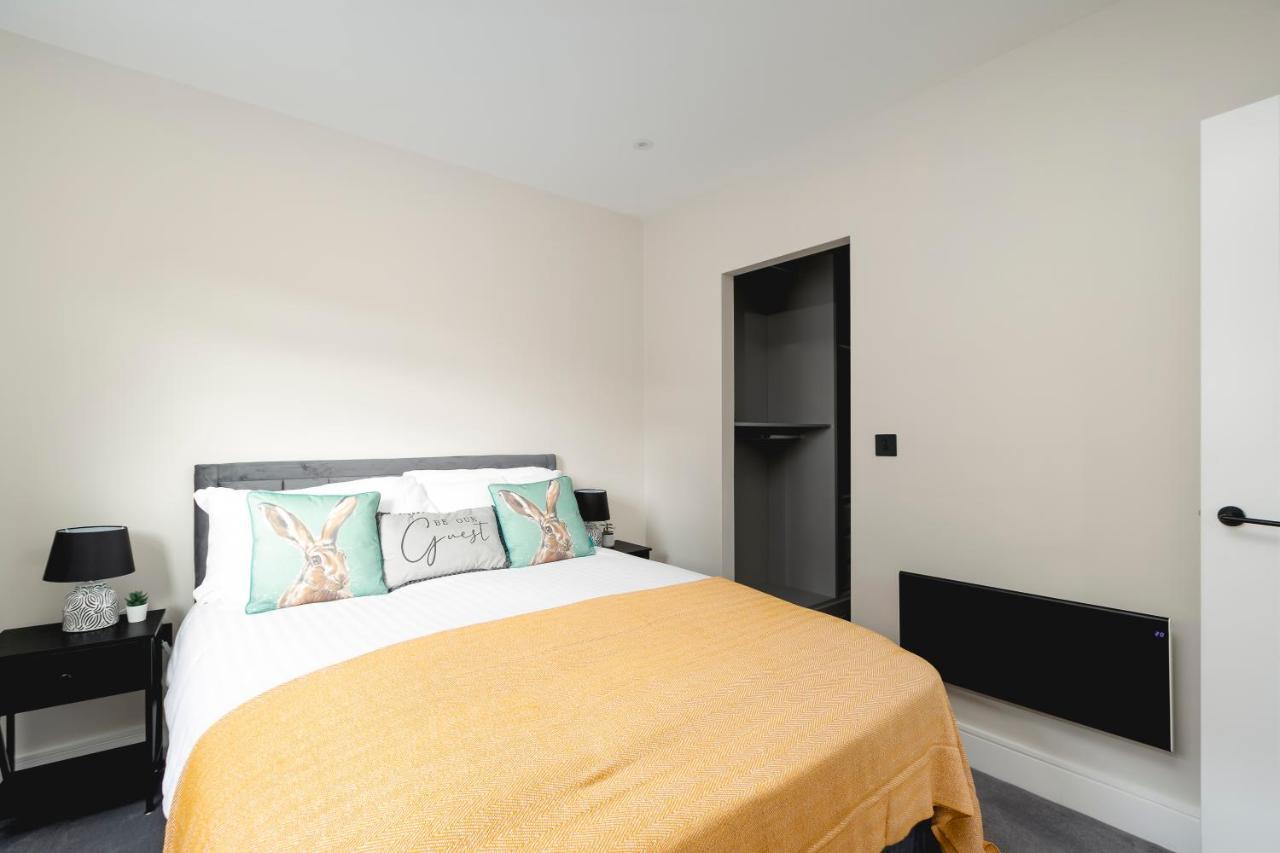 Skyvillion - Cozy Large 4 & 1 Bed Apartments In London Enfield, Mins To Tube Station, Free Wi-Fi 外观 照片