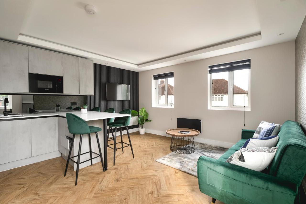Skyvillion - Cozy Large 4 & 1 Bed Apartments In London Enfield, Mins To Tube Station, Free Wi-Fi 外观 照片