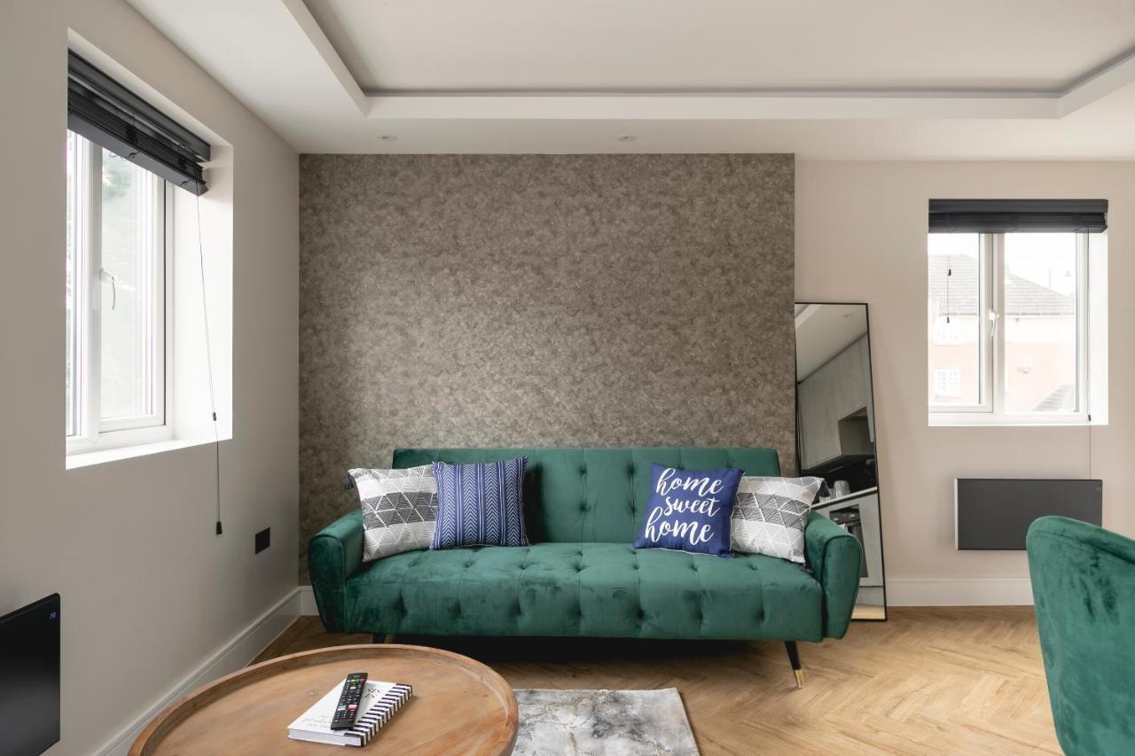 Skyvillion - Cozy Large 4 & 1 Bed Apartments In London Enfield, Mins To Tube Station, Free Wi-Fi 外观 照片