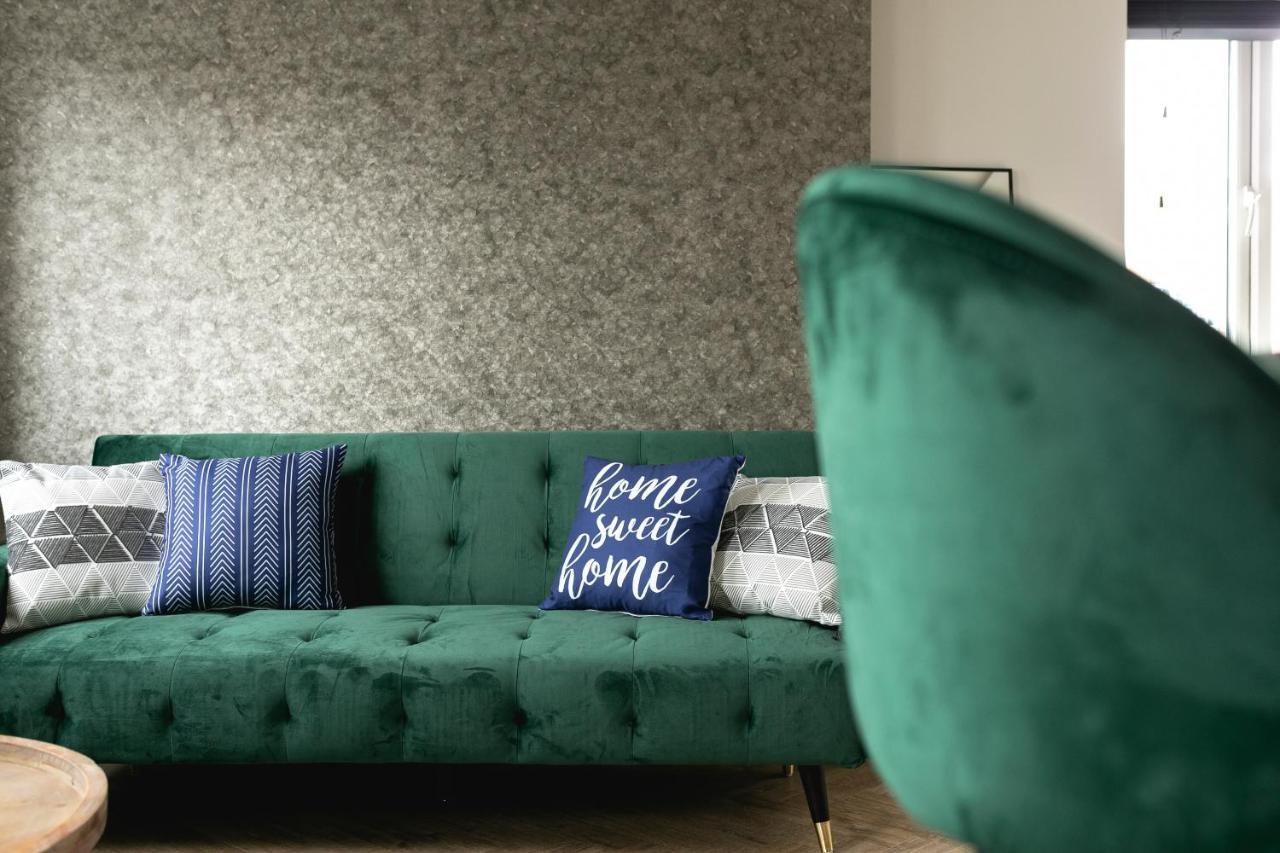 Skyvillion - Cozy Large 4 & 1 Bed Apartments In London Enfield, Mins To Tube Station, Free Wi-Fi 外观 照片