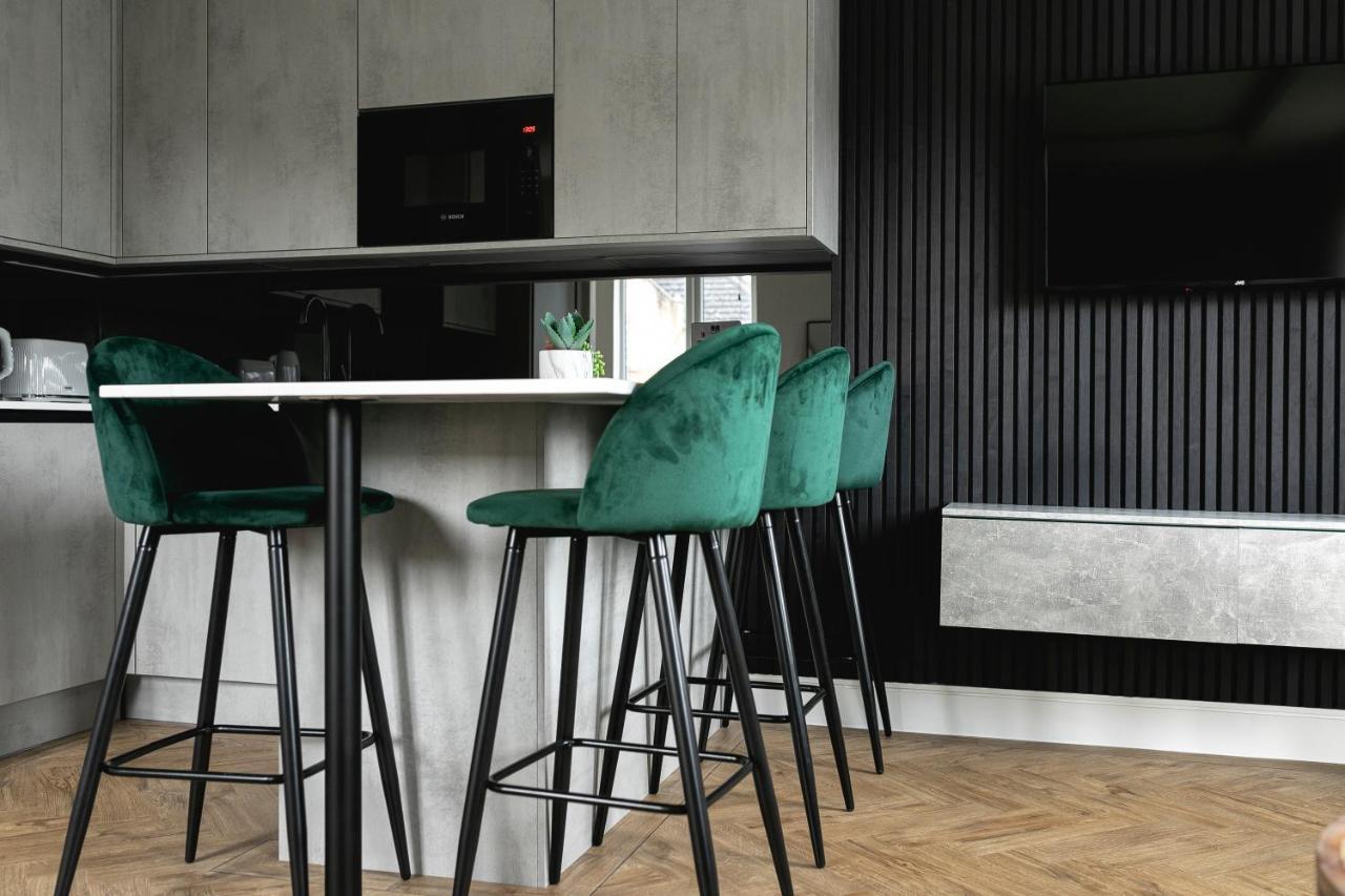 Skyvillion - Cozy Large 4 & 1 Bed Apartments In London Enfield, Mins To Tube Station, Free Wi-Fi 外观 照片