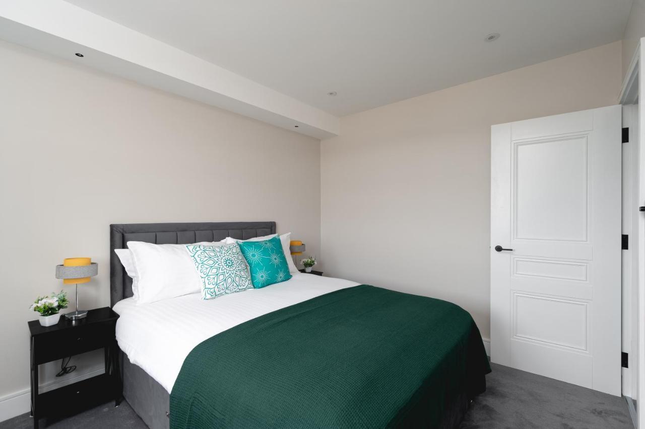 Skyvillion - Cozy Large 4 & 1 Bed Apartments In London Enfield, Mins To Tube Station, Free Wi-Fi 外观 照片