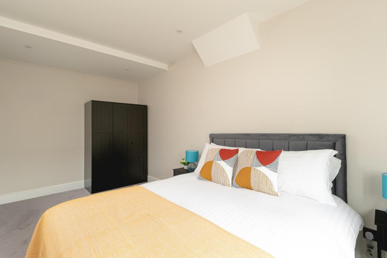 Skyvillion - Cozy Large 4 & 1 Bed Apartments In London Enfield, Mins To Tube Station, Free Wi-Fi 外观 照片