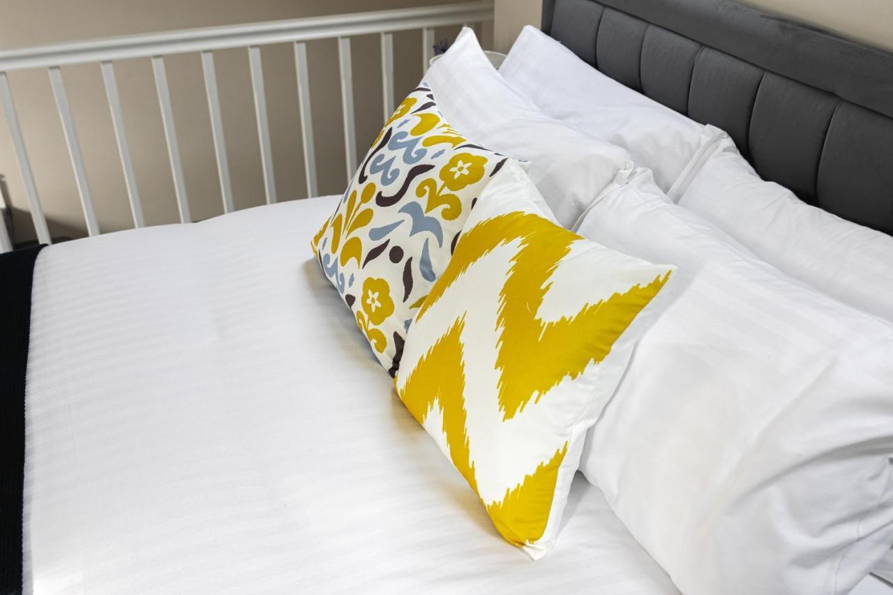 Skyvillion - Cozy Large 4 & 1 Bed Apartments In London Enfield, Mins To Tube Station, Free Wi-Fi 外观 照片