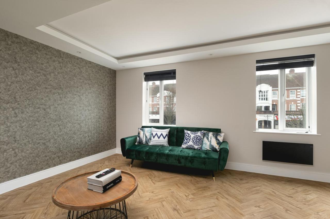 Skyvillion - Cozy Large 4 & 1 Bed Apartments In London Enfield, Mins To Tube Station, Free Wi-Fi 外观 照片