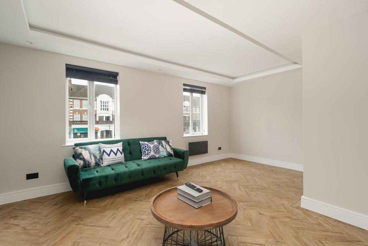 Skyvillion - Cozy Large 4 & 1 Bed Apartments In London Enfield, Mins To Tube Station, Free Wi-Fi 外观 照片