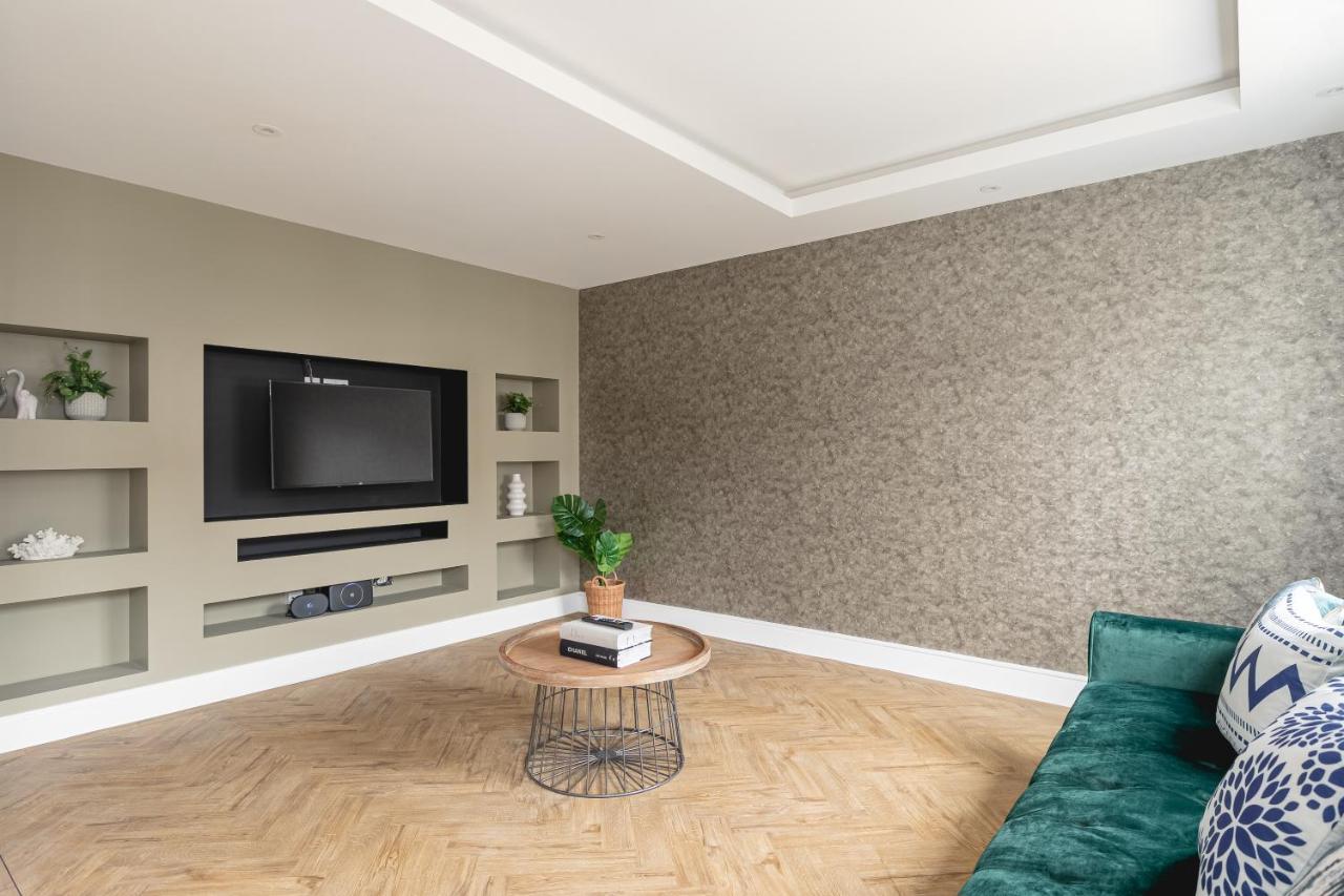 Skyvillion - Cozy Large 4 & 1 Bed Apartments In London Enfield, Mins To Tube Station, Free Wi-Fi 外观 照片