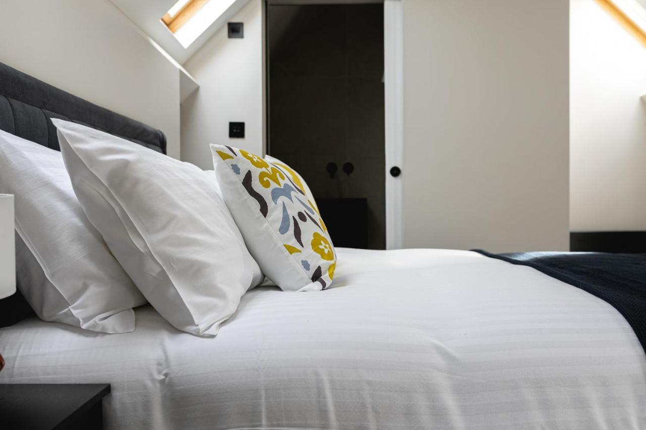 Skyvillion - Cozy Large 4 & 1 Bed Apartments In London Enfield, Mins To Tube Station, Free Wi-Fi 外观 照片