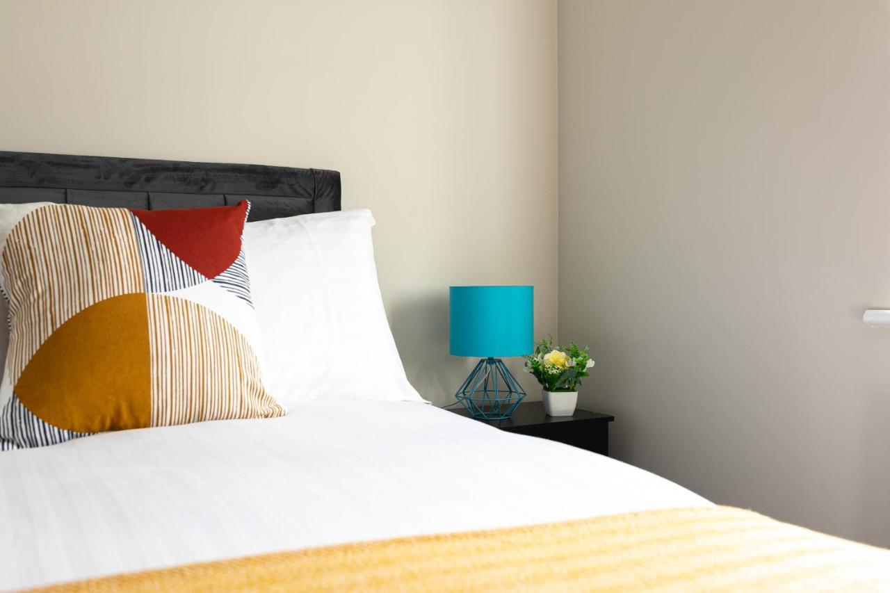 Skyvillion - Cozy Large 4 & 1 Bed Apartments In London Enfield, Mins To Tube Station, Free Wi-Fi 外观 照片