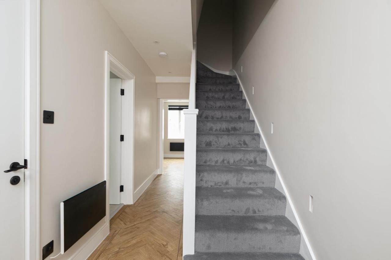 Skyvillion - Cozy Large 4 & 1 Bed Apartments In London Enfield, Mins To Tube Station, Free Wi-Fi 外观 照片