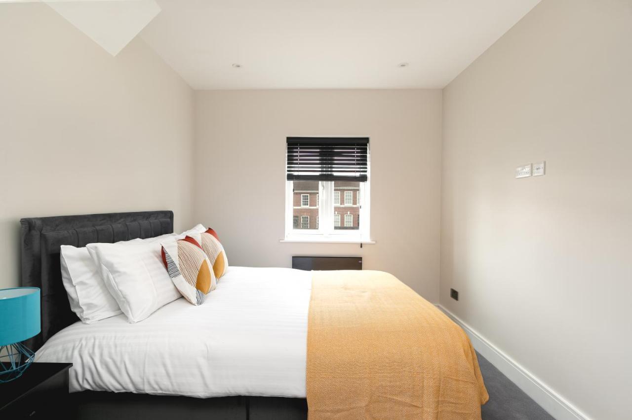 Skyvillion - Cozy Large 4 & 1 Bed Apartments In London Enfield, Mins To Tube Station, Free Wi-Fi 外观 照片