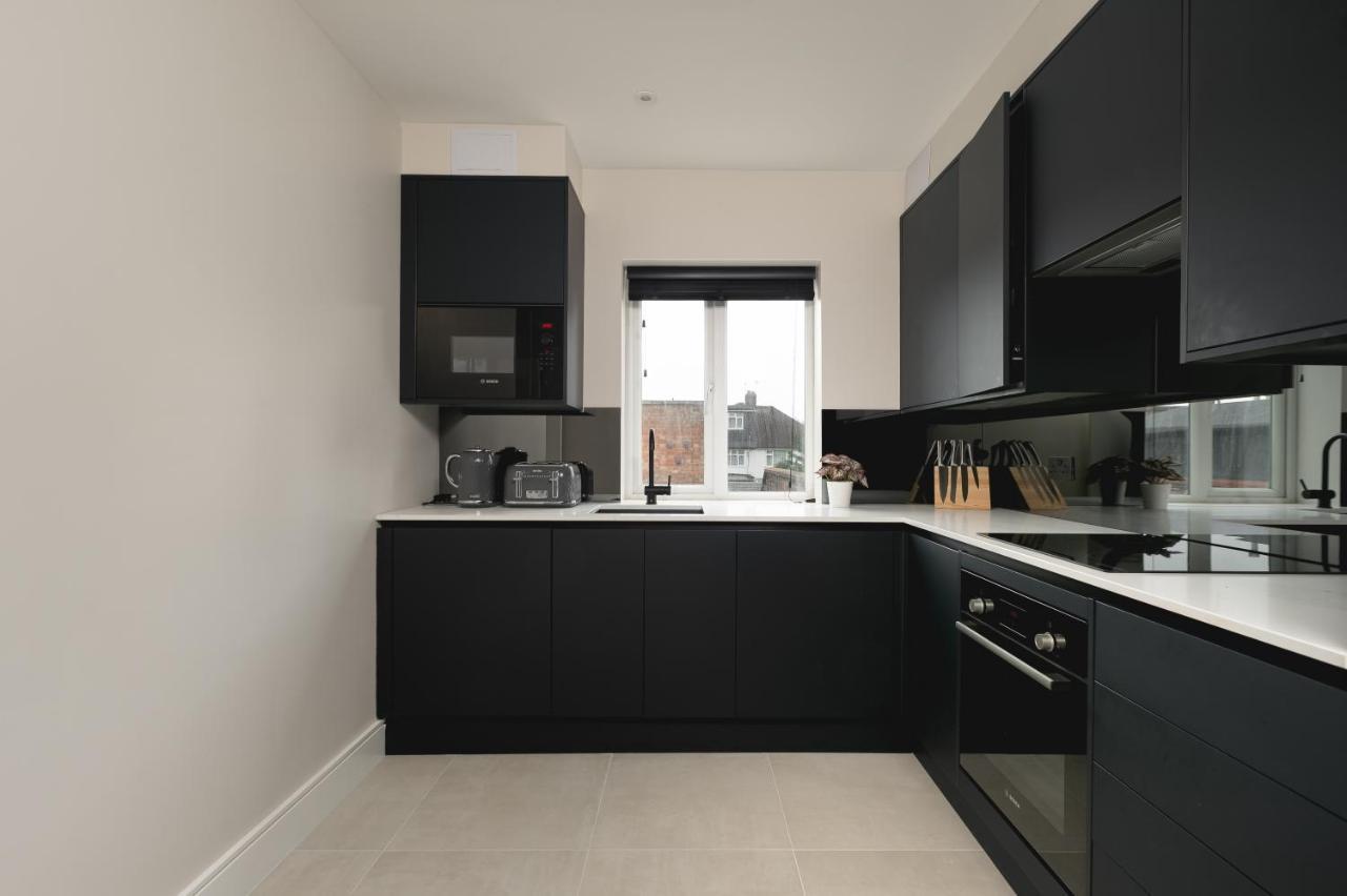 Skyvillion - Cozy Large 4 & 1 Bed Apartments In London Enfield, Mins To Tube Station, Free Wi-Fi 外观 照片