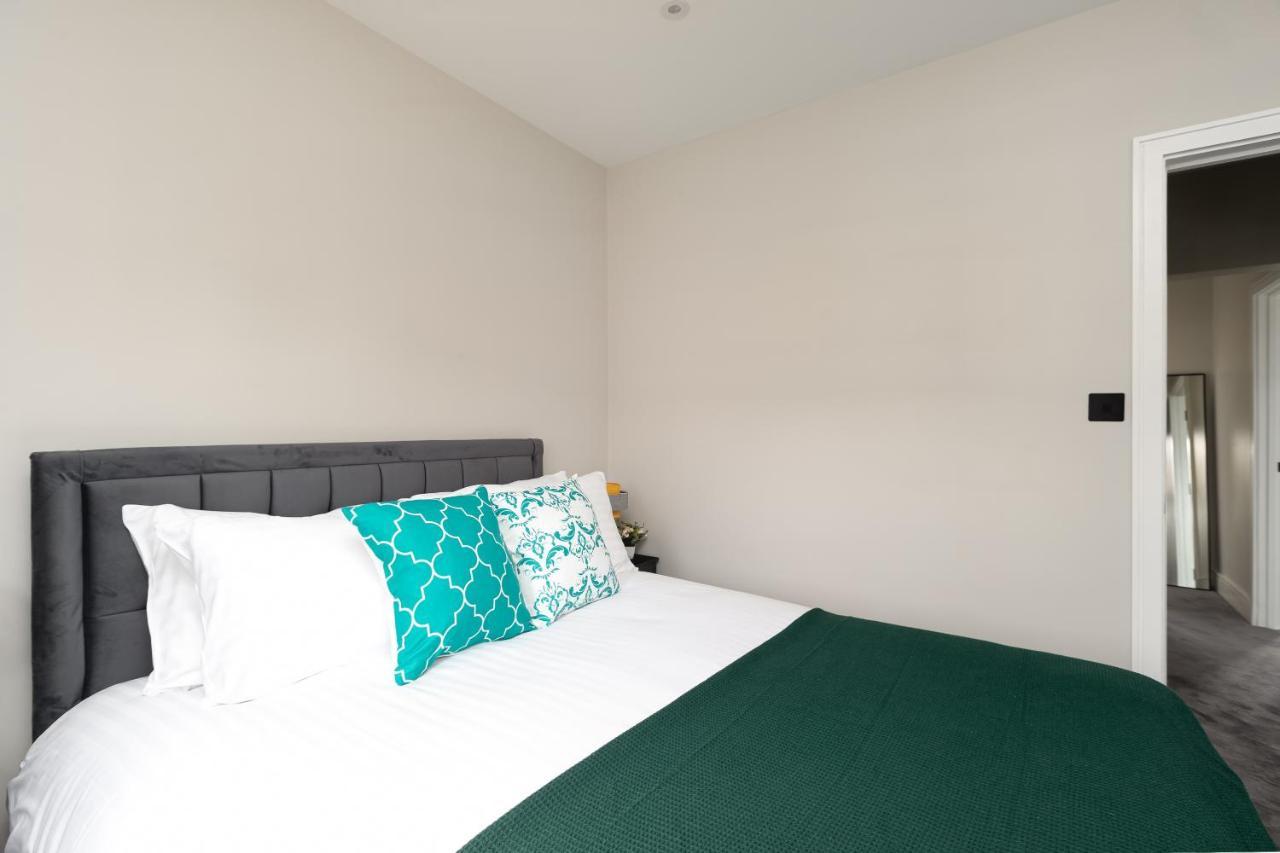 Skyvillion - Cozy Large 4 & 1 Bed Apartments In London Enfield, Mins To Tube Station, Free Wi-Fi 外观 照片