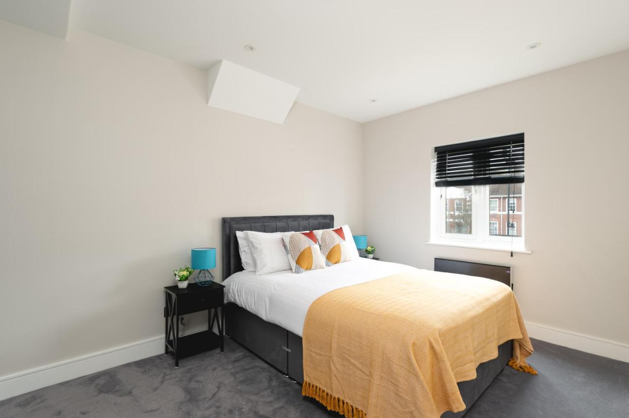 Skyvillion - Cozy Large 4 & 1 Bed Apartments In London Enfield, Mins To Tube Station, Free Wi-Fi 外观 照片