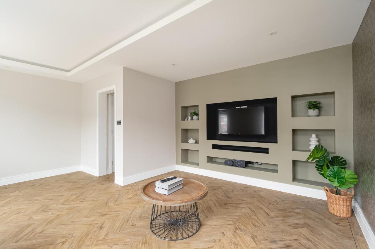Skyvillion - Cozy Large 4 & 1 Bed Apartments In London Enfield, Mins To Tube Station, Free Wi-Fi 外观 照片