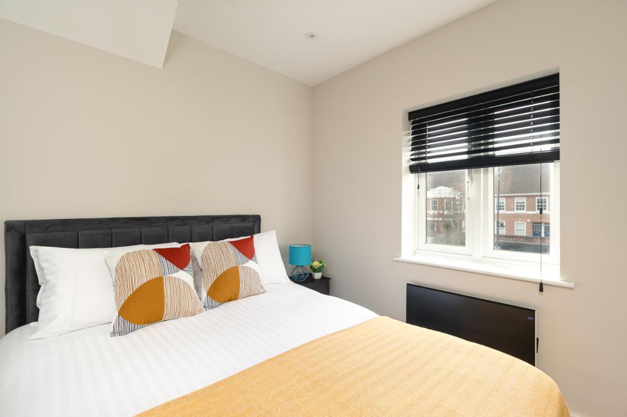 Skyvillion - Cozy Large 4 & 1 Bed Apartments In London Enfield, Mins To Tube Station, Free Wi-Fi 外观 照片
