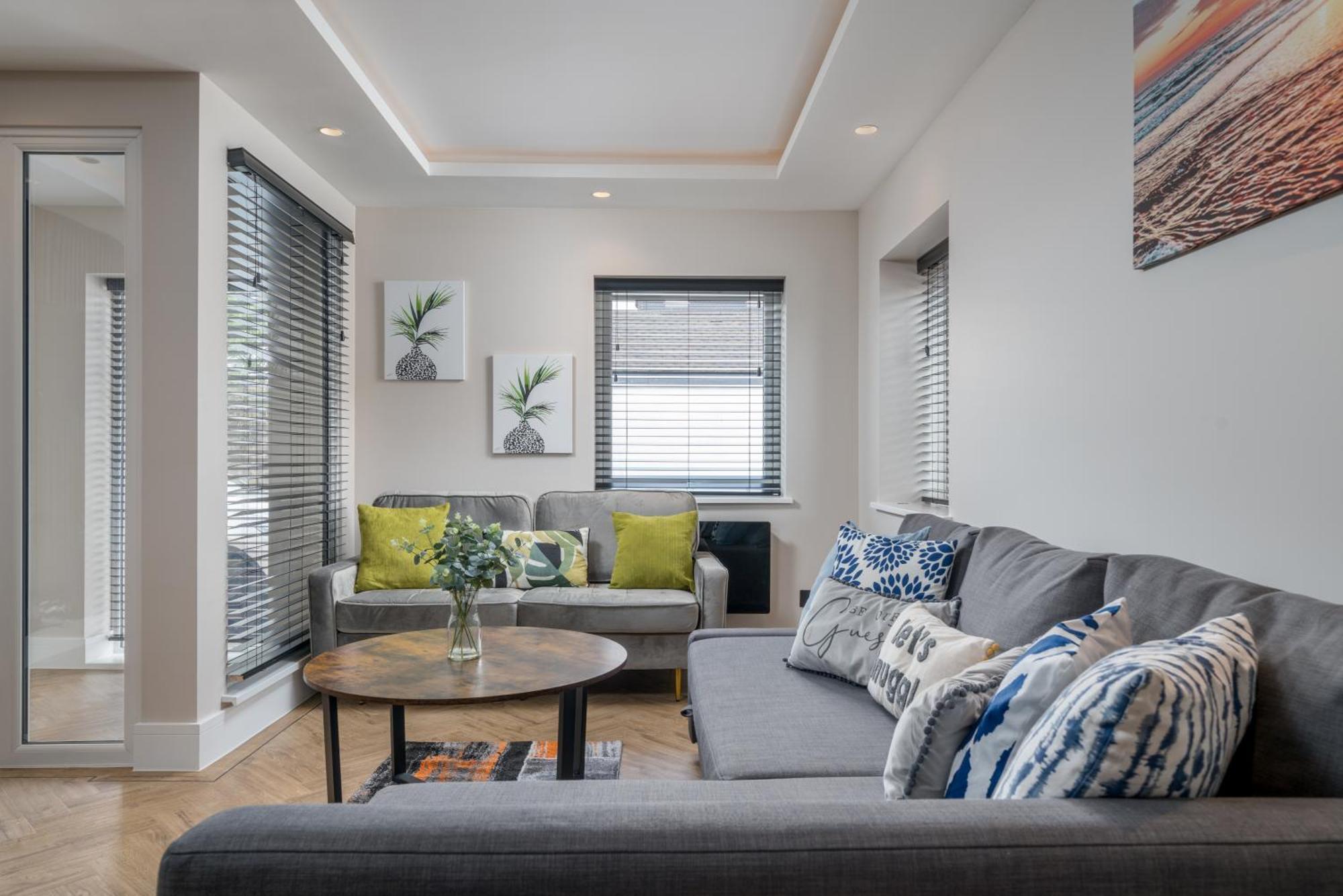Skyvillion - Cozy Large 4 & 1 Bed Apartments In London Enfield, Mins To Tube Station, Free Wi-Fi 外观 照片