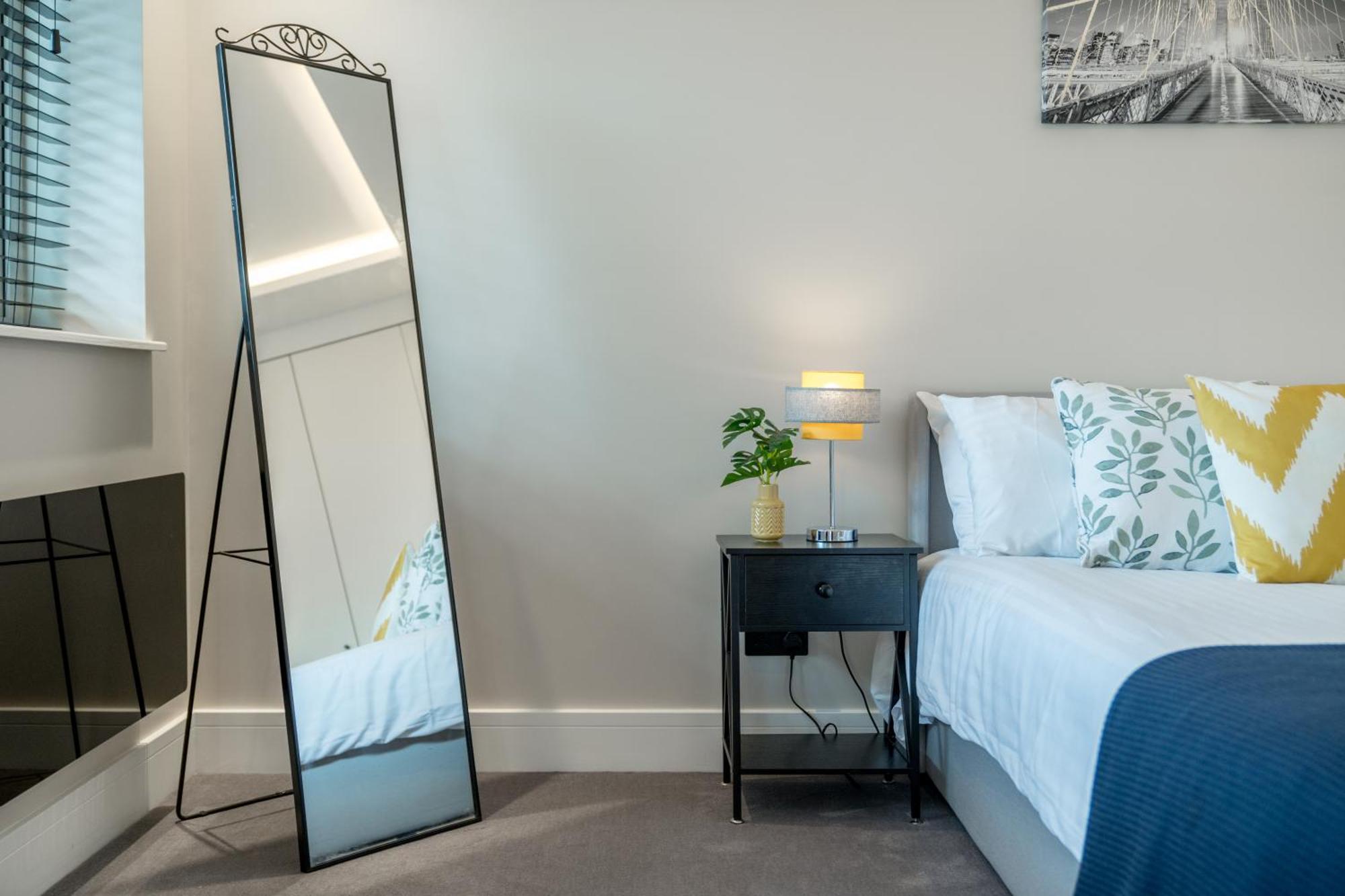 Skyvillion - Cozy Large 4 & 1 Bed Apartments In London Enfield, Mins To Tube Station, Free Wi-Fi 外观 照片